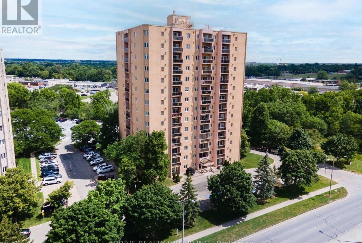 1403 – 860 Commissioners Road East